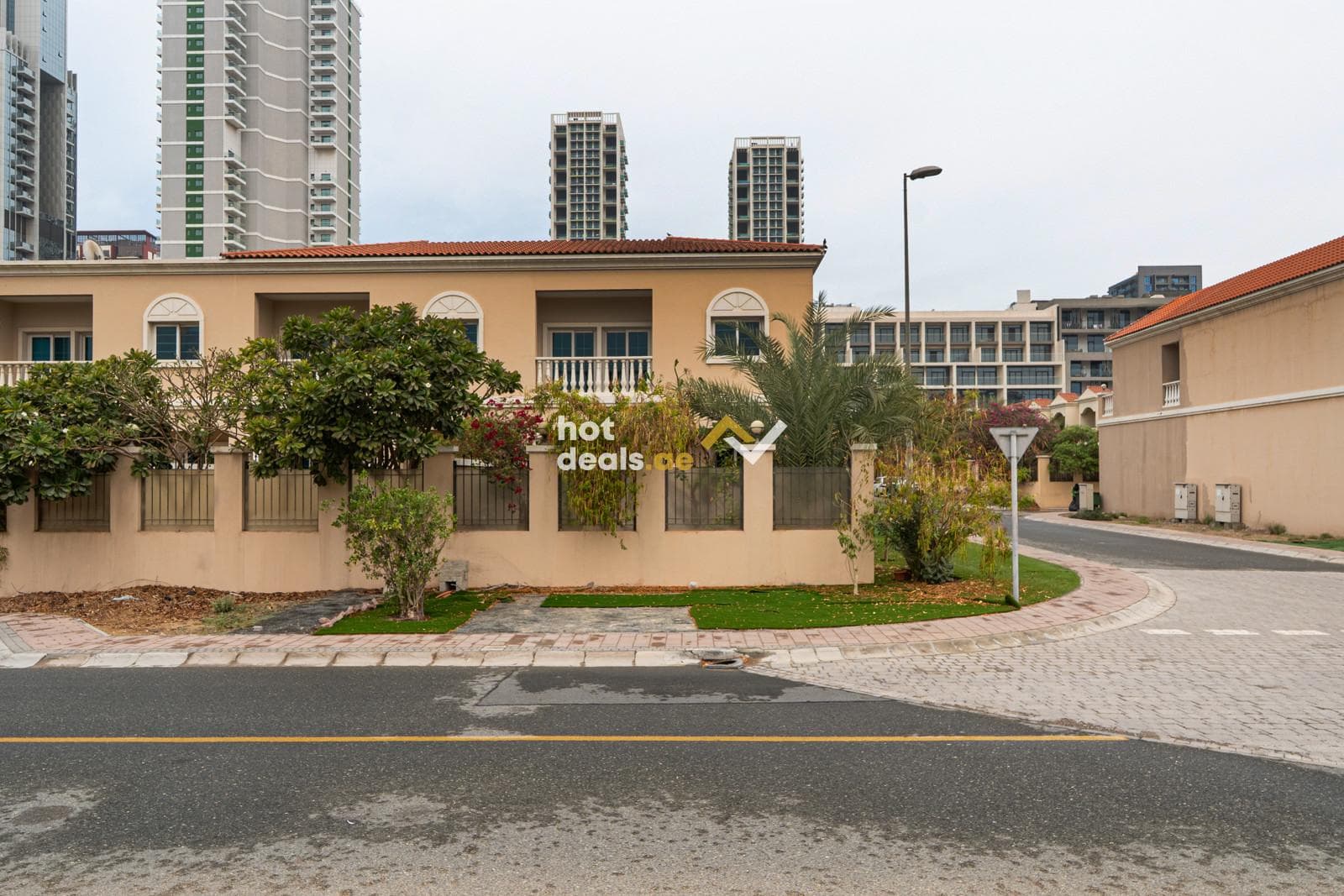 Park view | Corner Plot | Vacant | Maids