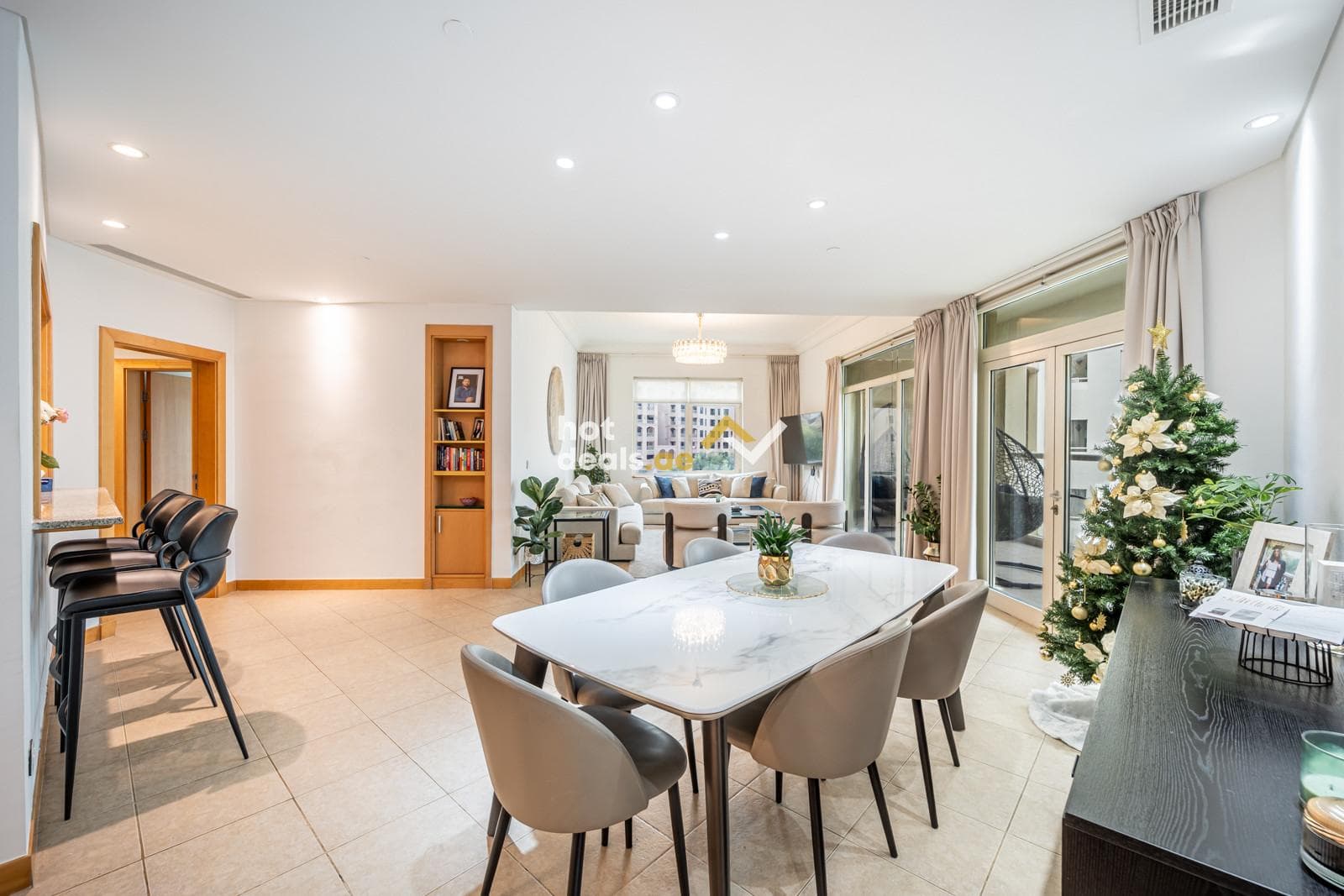 Mid Floor | Fully Furnished | Beach Access