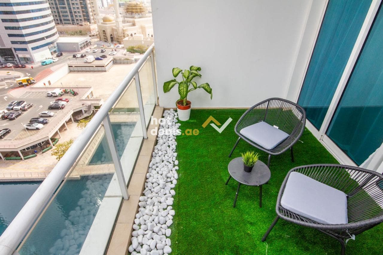 Luxury Studio | Furnished | Upgraded | Lake View