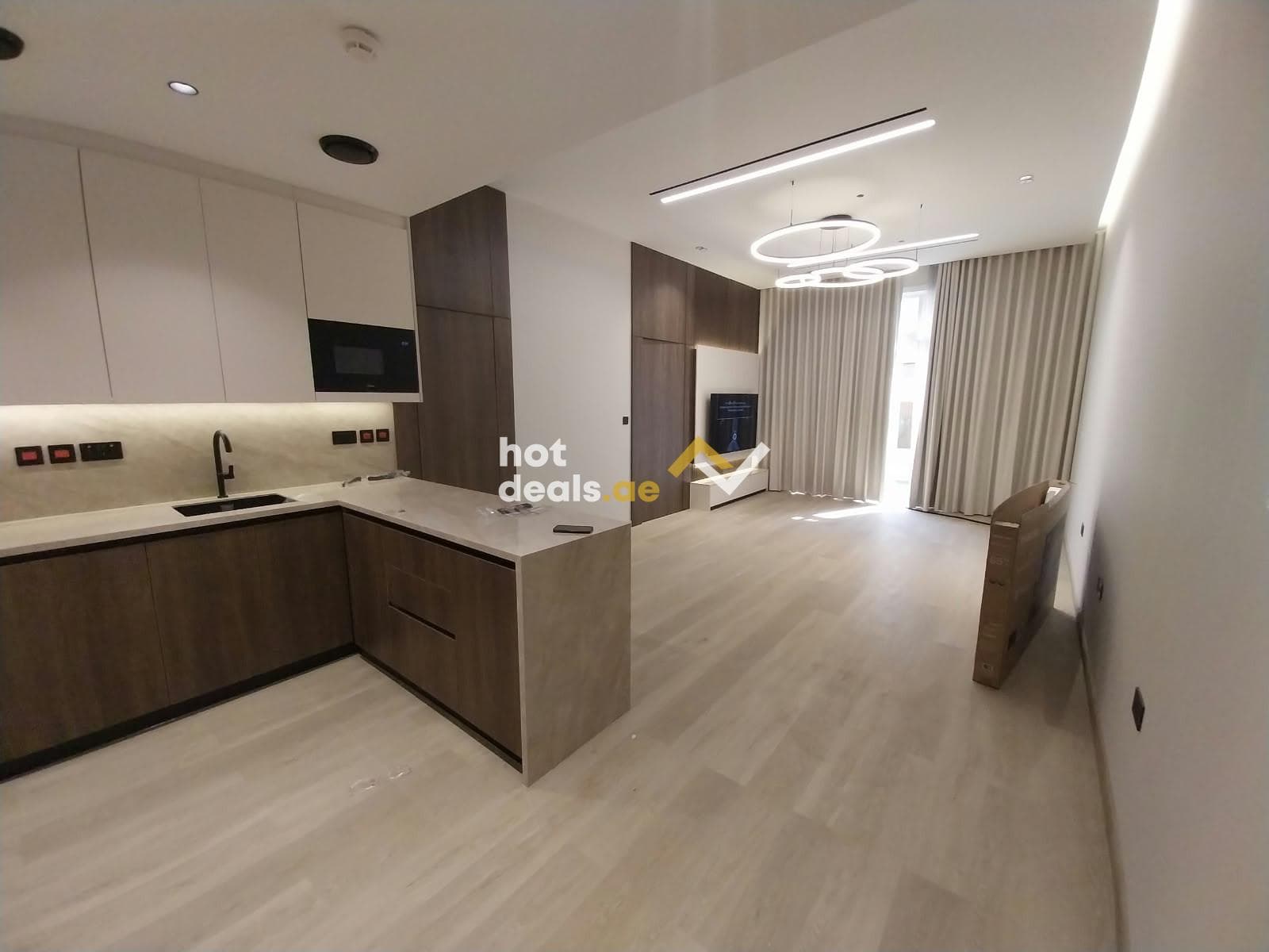 LARGE LAYOUT | UPGRADED | PRIVATE GARDEN | BRIGTH