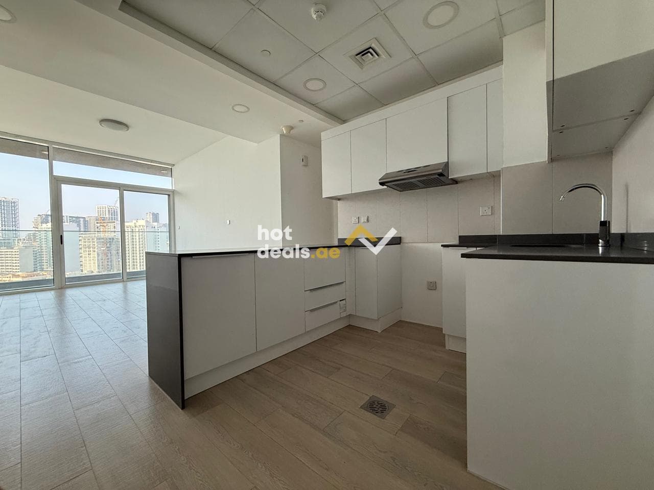 LARGE LAYOUT | VERY BRIGHT | VASTU | OP PRICE