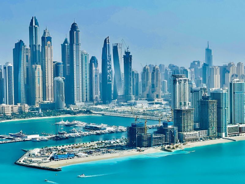 Descopera avantajele vietii in Emiratele Arabe Unite: 10 beneficii ale vizei de rezidenta in Dubai